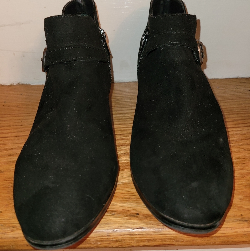 Size 8 black ankle boot